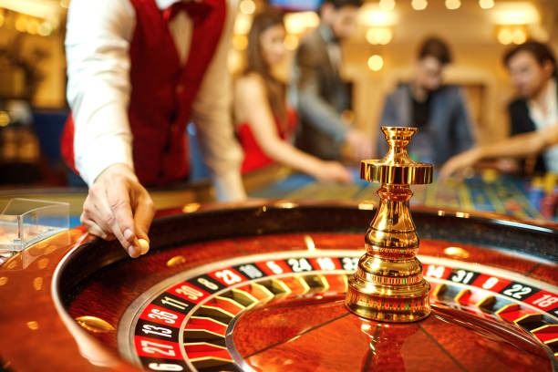 Live dealer at Microgaming blackjack table on indo77