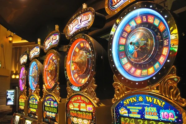 indo77 platform showing sportsbook and live-dealer navigation